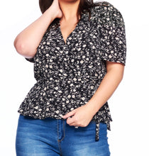 Load image into Gallery viewer, Leti’s floral blouse